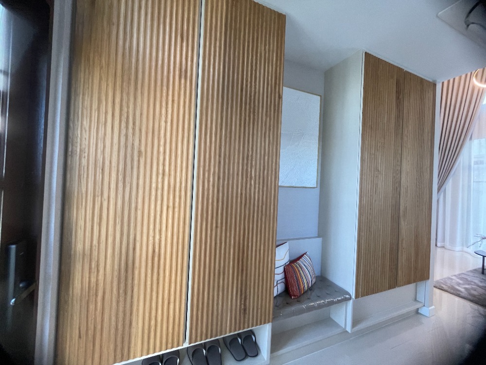 For SaleHousePathum Thani,Rangsit, Thammasat : Luxury 3-storey detached house for sale, Baan Nara Wongwaen-Ramintra, Modern European style, fully furnished. Near the entrance to the Chalong Rat Expressway (Chatuchot checkpoint), Fashion Island and The Promenade, Synphaet Hospital