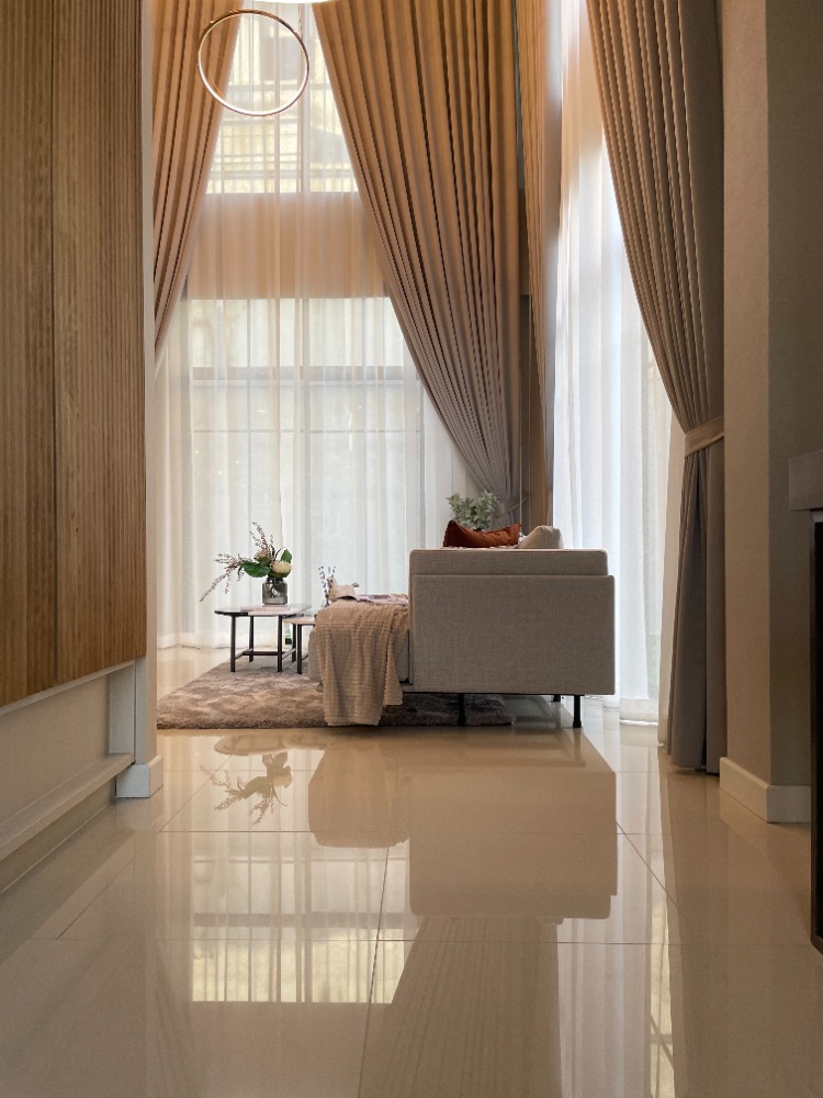 For SaleHousePathum Thani,Rangsit, Thammasat : Luxury 3-storey detached house for sale, Baan Nara Wongwaen-Ramintra, Modern European style, fully furnished. Near the entrance to the Chalong Rat Expressway (Chatuchot checkpoint), Fashion Island and The Promenade, Synphaet Hospital