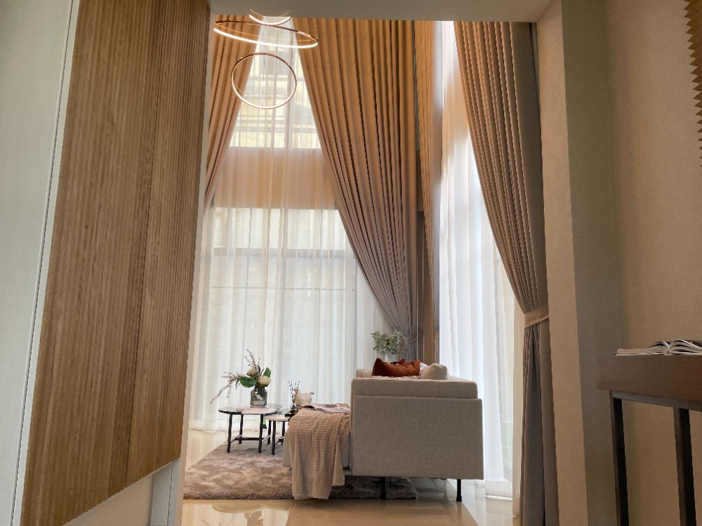 For SaleHousePathum Thani,Rangsit, Thammasat : Luxury 3-storey detached house for sale, Baan Nara Wongwaen-Ramintra, Modern European style, fully furnished. Near the entrance to the Chalong Rat Expressway (Chatuchot checkpoint), Fashion Island and The Promenade, Synphaet Hospital