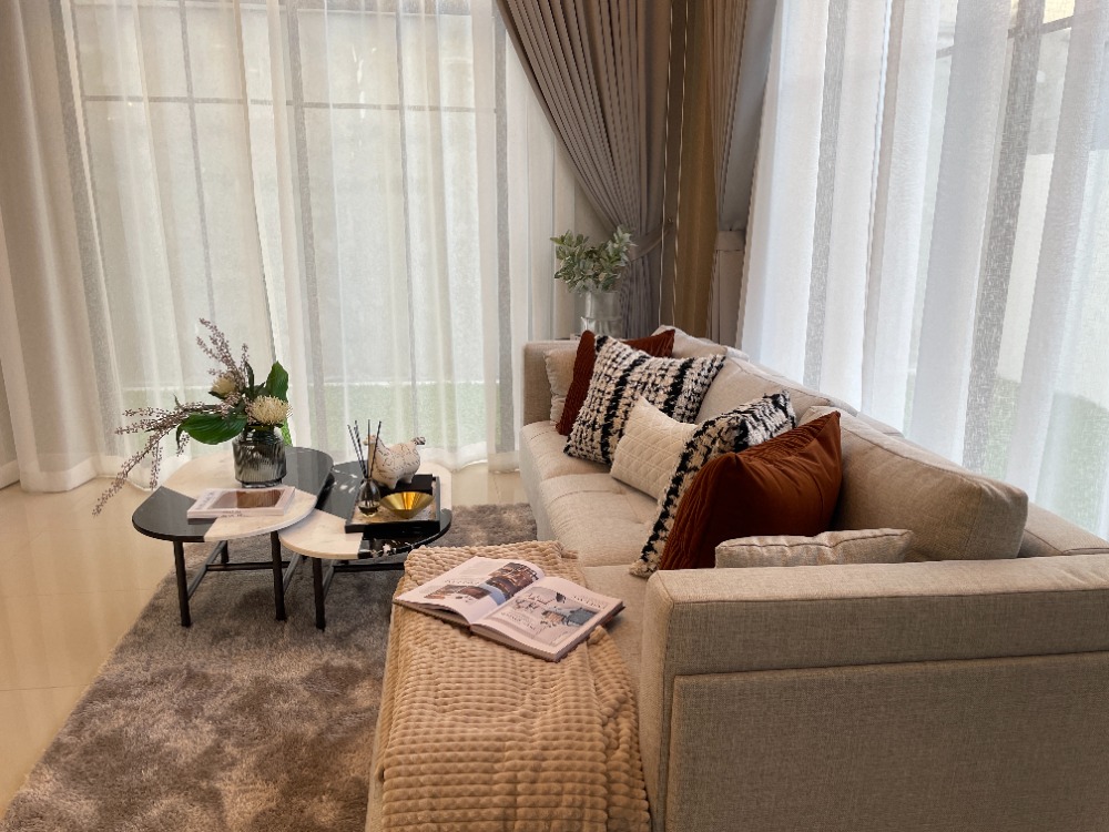 For SaleHousePathum Thani,Rangsit, Thammasat : Luxury 3-storey detached house for sale, Baan Nara Wongwaen-Ramintra, Modern European style, fully furnished. Near the entrance to the Chalong Rat Expressway (Chatuchot checkpoint), Fashion Island and The Promenade, Synphaet Hospital