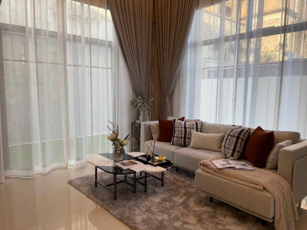 For SaleHousePathum Thani,Rangsit, Thammasat : Luxury 3-storey detached house for sale, Baan Nara Wongwaen-Ramintra, Modern European style, fully furnished. Near the entrance to the Chalong Rat Expressway (Chatuchot checkpoint), Fashion Island and The Promenade, Synphaet Hospital