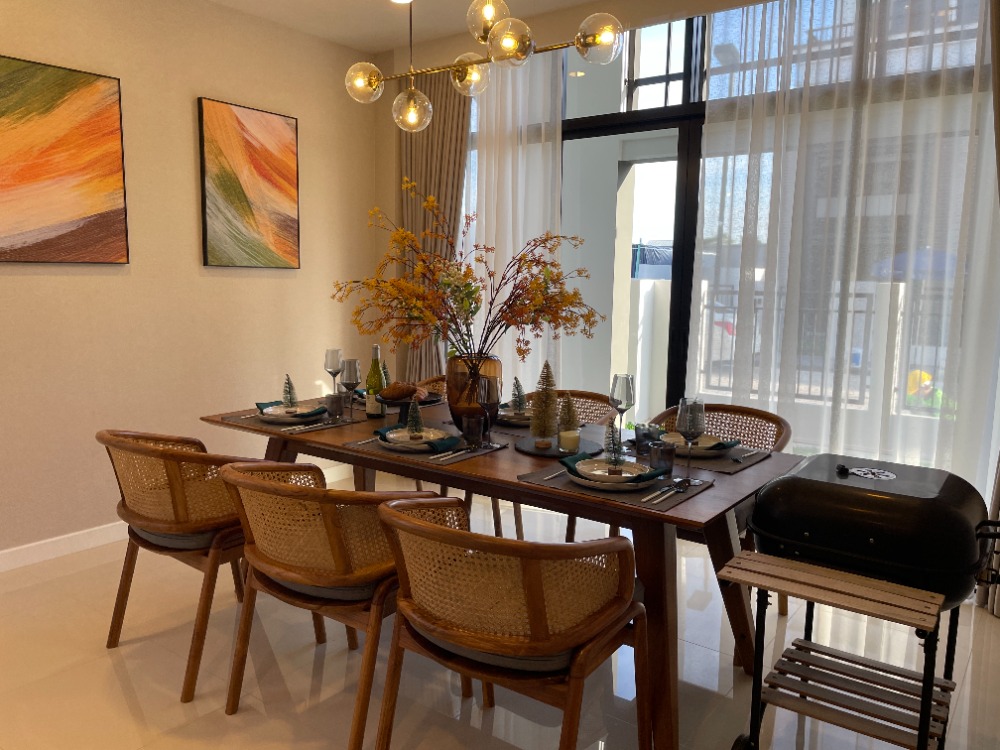 For SaleHousePathum Thani,Rangsit, Thammasat : Luxury 3-storey detached house for sale, Baan Nara Wongwaen-Ramintra, Modern European style, fully furnished. Near the entrance to the Chalong Rat Expressway (Chatuchot checkpoint), Fashion Island and The Promenade, Synphaet Hospital