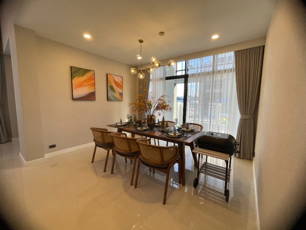 For SaleHousePathum Thani,Rangsit, Thammasat : Luxury 3-storey detached house for sale, Baan Nara Wongwaen-Ramintra, Modern European style, fully furnished. Near the entrance to the Chalong Rat Expressway (Chatuchot checkpoint), Fashion Island and The Promenade, Synphaet Hospital