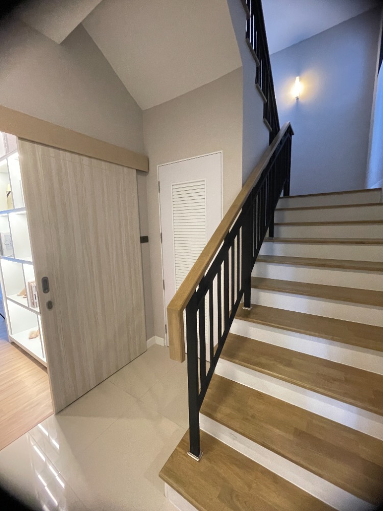 For SaleHousePathum Thani,Rangsit, Thammasat : Luxury 3-storey detached house for sale, Baan Nara Wongwaen-Ramintra, Modern European style, fully furnished. Near the entrance to the Chalong Rat Expressway (Chatuchot checkpoint), Fashion Island and The Promenade, Synphaet Hospital