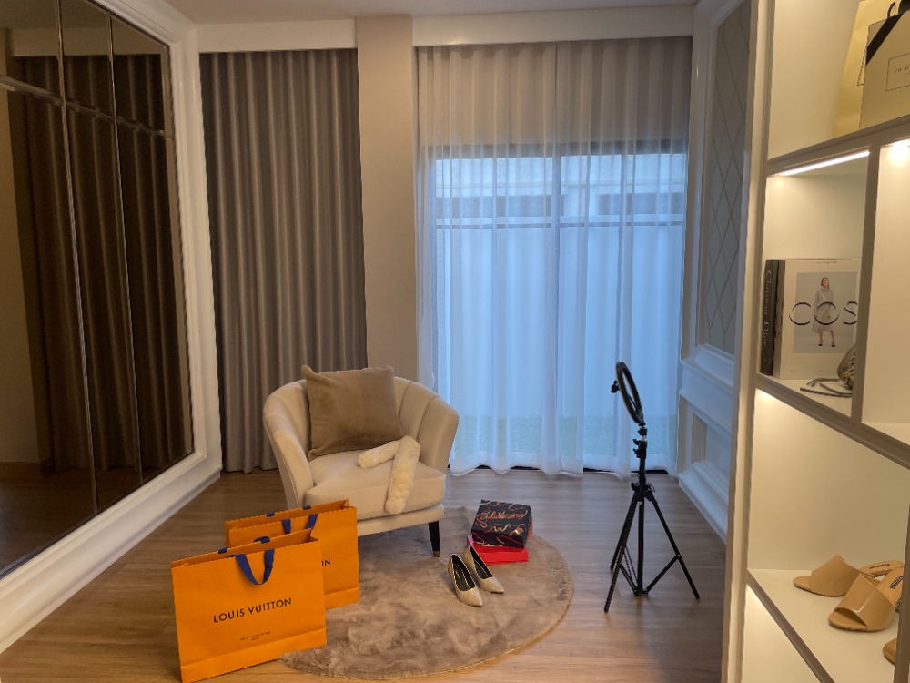 For SaleHousePathum Thani,Rangsit, Thammasat : Luxury 3-storey detached house for sale, Baan Nara Wongwaen-Ramintra, Modern European style, fully furnished. Near the entrance to the Chalong Rat Expressway (Chatuchot checkpoint), Fashion Island and The Promenade, Synphaet Hospital