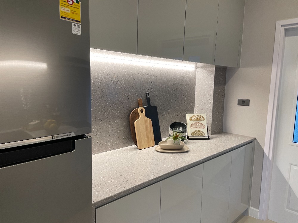 For SaleHousePathum Thani,Rangsit, Thammasat : Luxury 3-storey detached house for sale, Baan Nara Wongwaen-Ramintra, Modern European style, fully furnished. Near the entrance to the Chalong Rat Expressway (Chatuchot checkpoint), Fashion Island and The Promenade, Synphaet Hospital