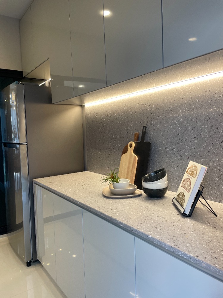 For SaleHousePathum Thani,Rangsit, Thammasat : Luxury 3-storey detached house for sale, Baan Nara Wongwaen-Ramintra, Modern European style, fully furnished. Near the entrance to the Chalong Rat Expressway (Chatuchot checkpoint), Fashion Island and The Promenade, Synphaet Hospital