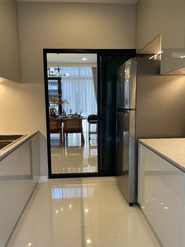 For SaleHousePathum Thani,Rangsit, Thammasat : Luxury 3-storey detached house for sale, Baan Nara Wongwaen-Ramintra, Modern European style, fully furnished. Near the entrance to the Chalong Rat Expressway (Chatuchot checkpoint), Fashion Island and The Promenade, Synphaet Hospital