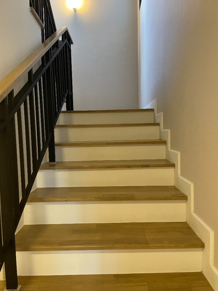 For SaleHousePathum Thani,Rangsit, Thammasat : Luxury 3-storey detached house for sale, Baan Nara Wongwaen-Ramintra, Modern European style, fully furnished. Near the entrance to the Chalong Rat Expressway (Chatuchot checkpoint), Fashion Island and The Promenade, Synphaet Hospital