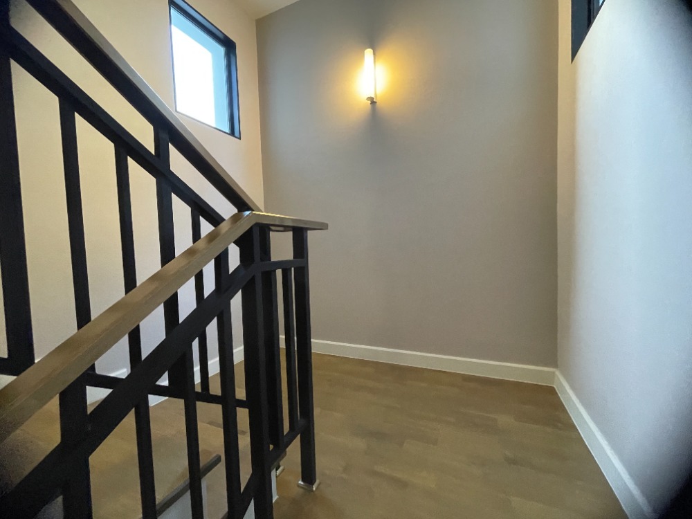 For SaleHousePathum Thani,Rangsit, Thammasat : Luxury 3-storey detached house for sale, Baan Nara Wongwaen-Ramintra, Modern European style, fully furnished. Near the entrance to the Chalong Rat Expressway (Chatuchot checkpoint), Fashion Island and The Promenade, Synphaet Hospital