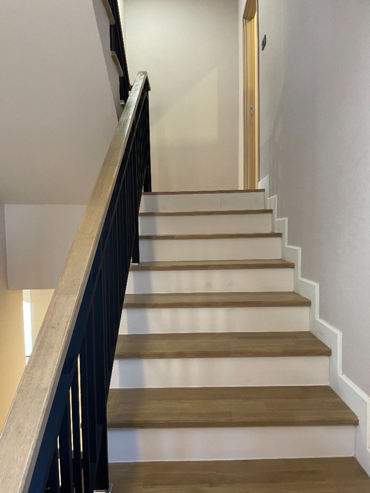 For SaleHousePathum Thani,Rangsit, Thammasat : Luxury 3-storey detached house for sale, Baan Nara Wongwaen-Ramintra, Modern European style, fully furnished. Near the entrance to the Chalong Rat Expressway (Chatuchot checkpoint), Fashion Island and The Promenade, Synphaet Hospital