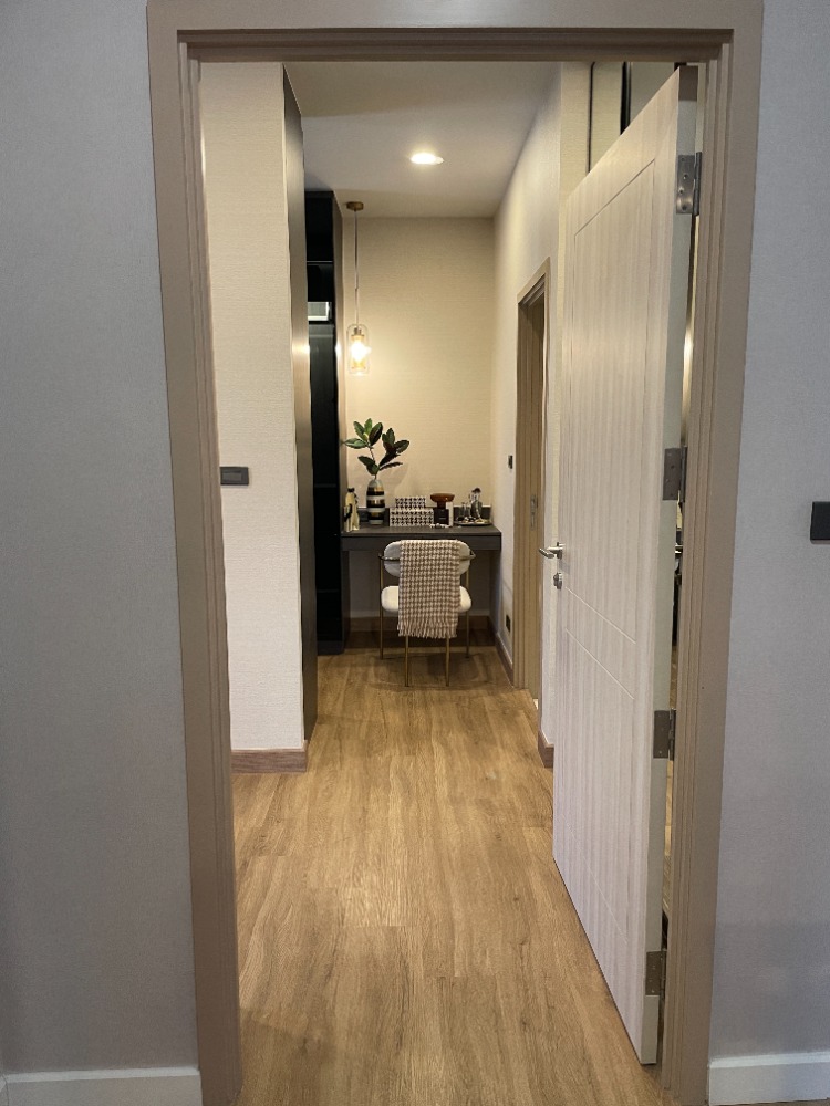 For SaleHousePathum Thani,Rangsit, Thammasat : Luxury 3-storey detached house for sale, Baan Nara Wongwaen-Ramintra, Modern European style, fully furnished. Near the entrance to the Chalong Rat Expressway (Chatuchot checkpoint), Fashion Island and The Promenade, Synphaet Hospital