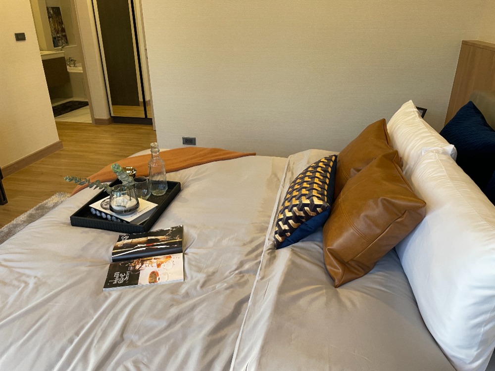 For SaleHousePathum Thani,Rangsit, Thammasat : Luxury 3-storey detached house for sale, Baan Nara Wongwaen-Ramintra, Modern European style, fully furnished. Near the entrance to the Chalong Rat Expressway (Chatuchot checkpoint), Fashion Island and The Promenade, Synphaet Hospital