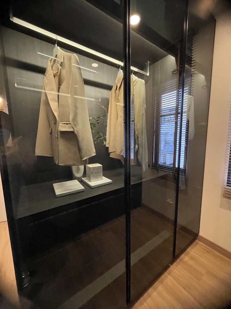 For SaleHousePathum Thani,Rangsit, Thammasat : Luxury 3-storey detached house for sale, Baan Nara Wongwaen-Ramintra, Modern European style, fully furnished. Near the entrance to the Chalong Rat Expressway (Chatuchot checkpoint), Fashion Island and The Promenade, Synphaet Hospital