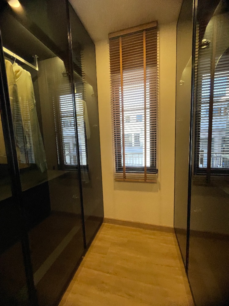 For SaleHousePathum Thani,Rangsit, Thammasat : Luxury 3-storey detached house for sale, Baan Nara Wongwaen-Ramintra, Modern European style, fully furnished. Near the entrance to the Chalong Rat Expressway (Chatuchot checkpoint), Fashion Island and The Promenade, Synphaet Hospital