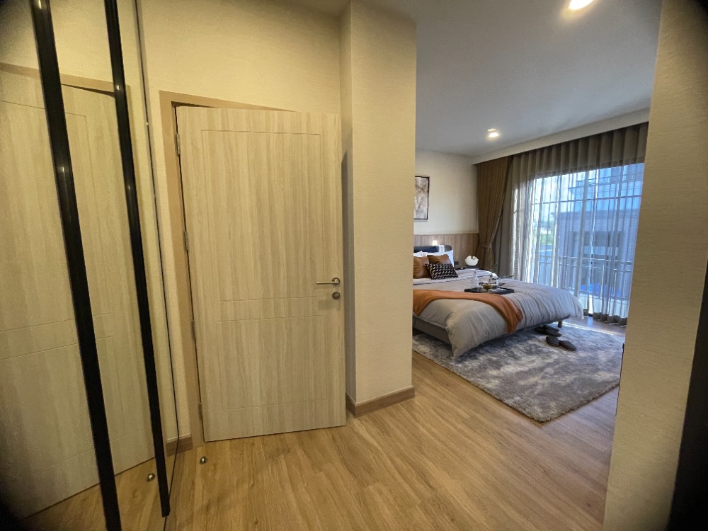 For SaleHousePathum Thani,Rangsit, Thammasat : Luxury 3-storey detached house for sale, Baan Nara Wongwaen-Ramintra, Modern European style, fully furnished. Near the entrance to the Chalong Rat Expressway (Chatuchot checkpoint), Fashion Island and The Promenade, Synphaet Hospital