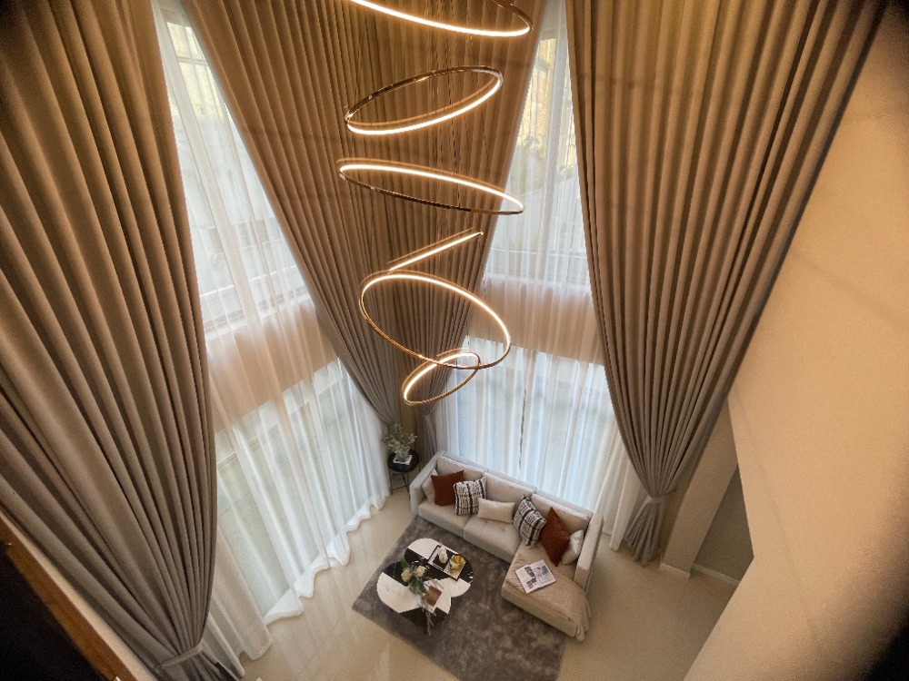 For SaleHousePathum Thani,Rangsit, Thammasat : Luxury 3-storey detached house for sale, Baan Nara Wongwaen-Ramintra, Modern European style, fully furnished. Near the entrance to the Chalong Rat Expressway (Chatuchot checkpoint), Fashion Island and The Promenade, Synphaet Hospital