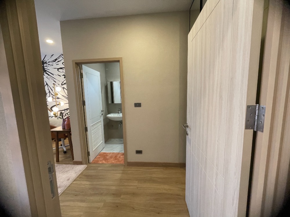 For SaleHousePathum Thani,Rangsit, Thammasat : Luxury 3-storey detached house for sale, Baan Nara Wongwaen-Ramintra, Modern European style, fully furnished. Near the entrance to the Chalong Rat Expressway (Chatuchot checkpoint), Fashion Island and The Promenade, Synphaet Hospital