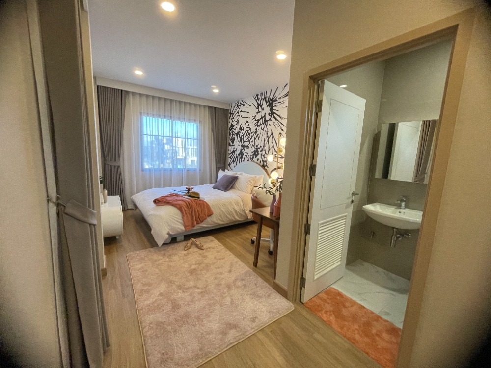 For SaleHousePathum Thani,Rangsit, Thammasat : Luxury 3-storey detached house for sale, Baan Nara Wongwaen-Ramintra, Modern European style, fully furnished. Near the entrance to the Chalong Rat Expressway (Chatuchot checkpoint), Fashion Island and The Promenade, Synphaet Hospital