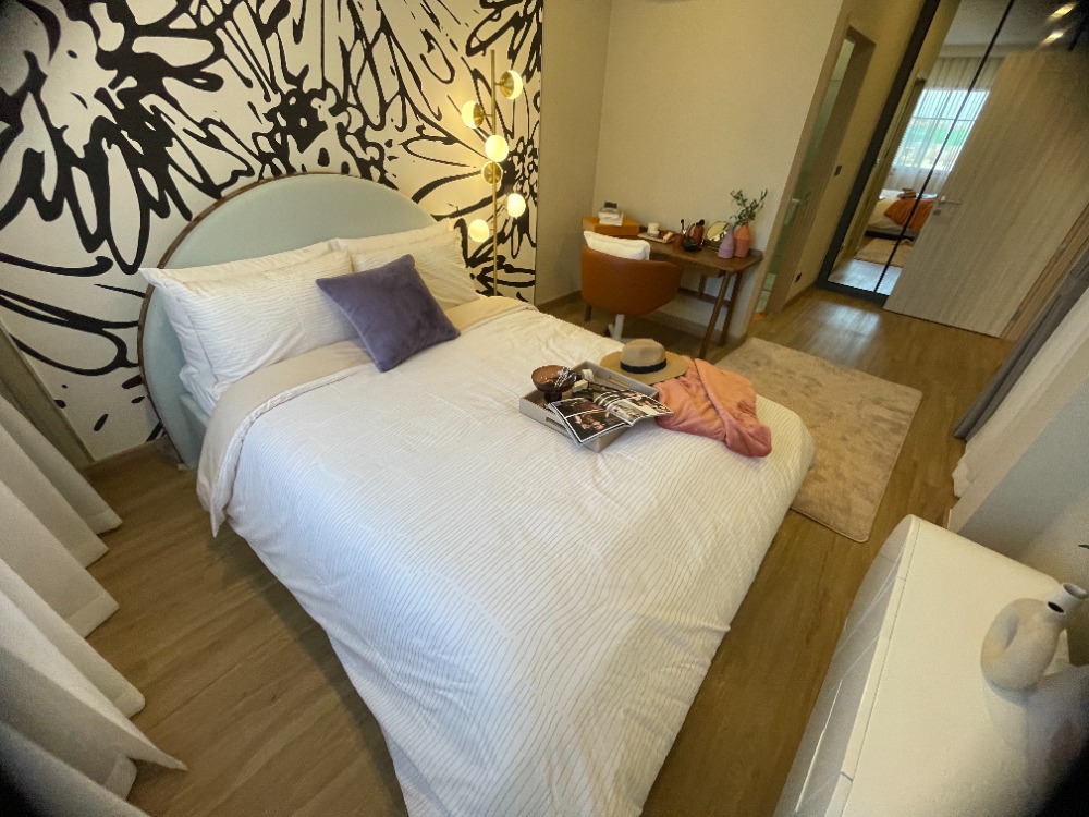 For SaleHousePathum Thani,Rangsit, Thammasat : Luxury 3-storey detached house for sale, Baan Nara Wongwaen-Ramintra, Modern European style, fully furnished. Near the entrance to the Chalong Rat Expressway (Chatuchot checkpoint), Fashion Island and The Promenade, Synphaet Hospital