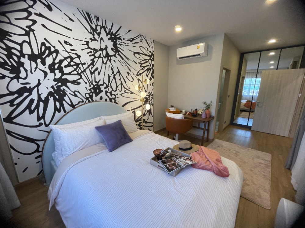 For SaleHousePathum Thani,Rangsit, Thammasat : Luxury 3-storey detached house for sale, Baan Nara Wongwaen-Ramintra, Modern European style, fully furnished. Near the entrance to the Chalong Rat Expressway (Chatuchot checkpoint), Fashion Island and The Promenade, Synphaet Hospital