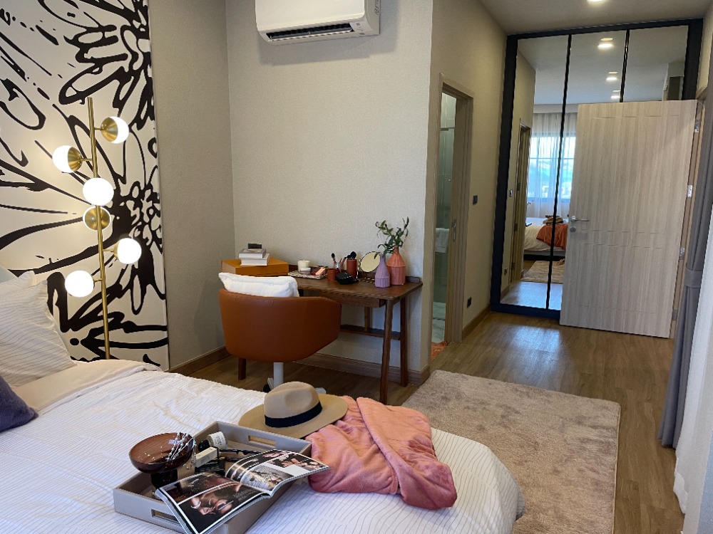 For SaleHousePathum Thani,Rangsit, Thammasat : Luxury 3-storey detached house for sale, Baan Nara Wongwaen-Ramintra, Modern European style, fully furnished. Near the entrance to the Chalong Rat Expressway (Chatuchot checkpoint), Fashion Island and The Promenade, Synphaet Hospital