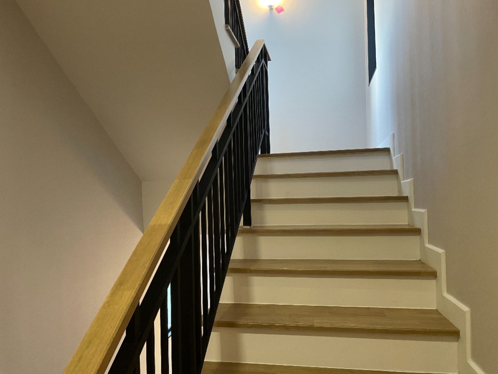 For SaleHousePathum Thani,Rangsit, Thammasat : Luxury 3-storey detached house for sale, Baan Nara Wongwaen-Ramintra, Modern European style, fully furnished. Near the entrance to the Chalong Rat Expressway (Chatuchot checkpoint), Fashion Island and The Promenade, Synphaet Hospital