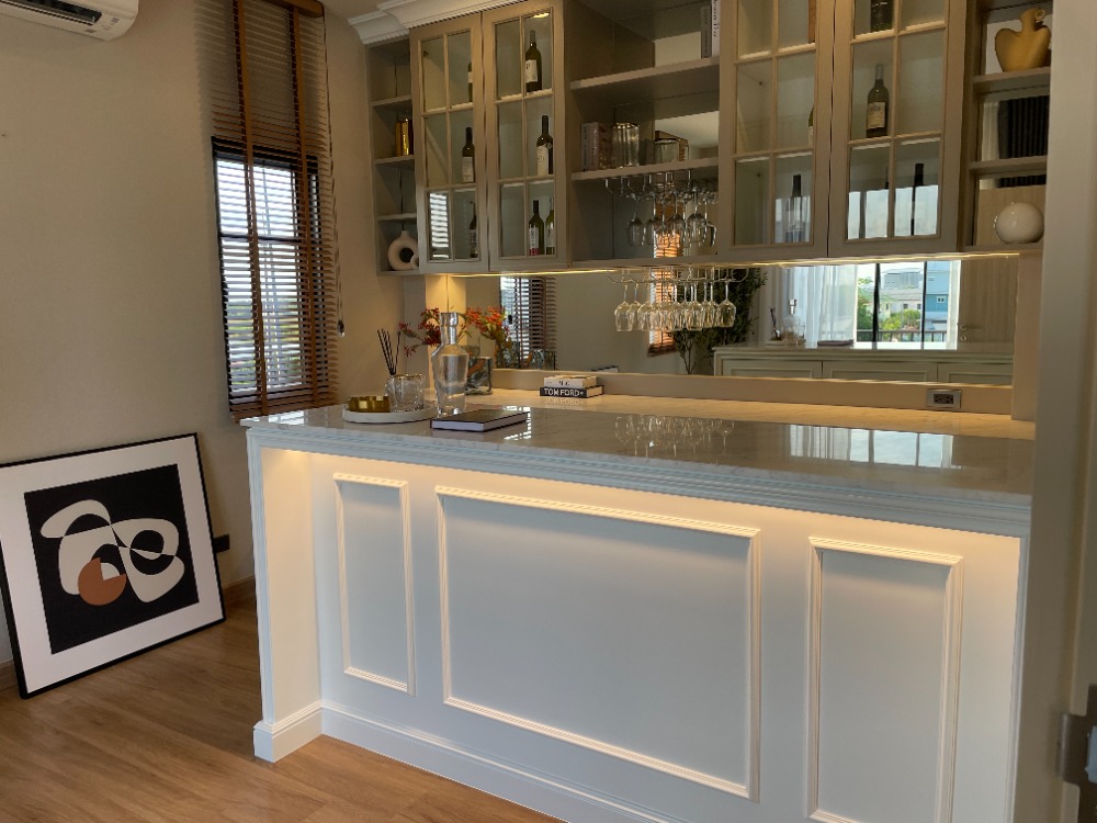 For SaleHousePathum Thani,Rangsit, Thammasat : Luxury 3-storey detached house for sale, Baan Nara Wongwaen-Ramintra, Modern European style, fully furnished. Near the entrance to the Chalong Rat Expressway (Chatuchot checkpoint), Fashion Island and The Promenade, Synphaet Hospital