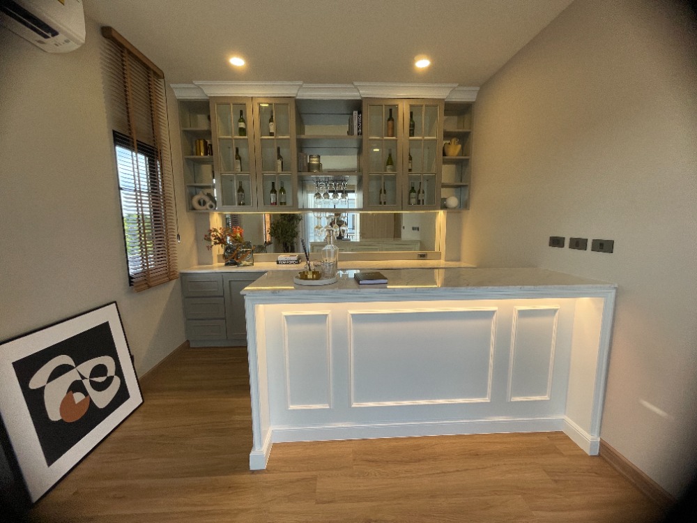 For SaleHousePathum Thani,Rangsit, Thammasat : Luxury 3-storey detached house for sale, Baan Nara Wongwaen-Ramintra, Modern European style, fully furnished. Near the entrance to the Chalong Rat Expressway (Chatuchot checkpoint), Fashion Island and The Promenade, Synphaet Hospital