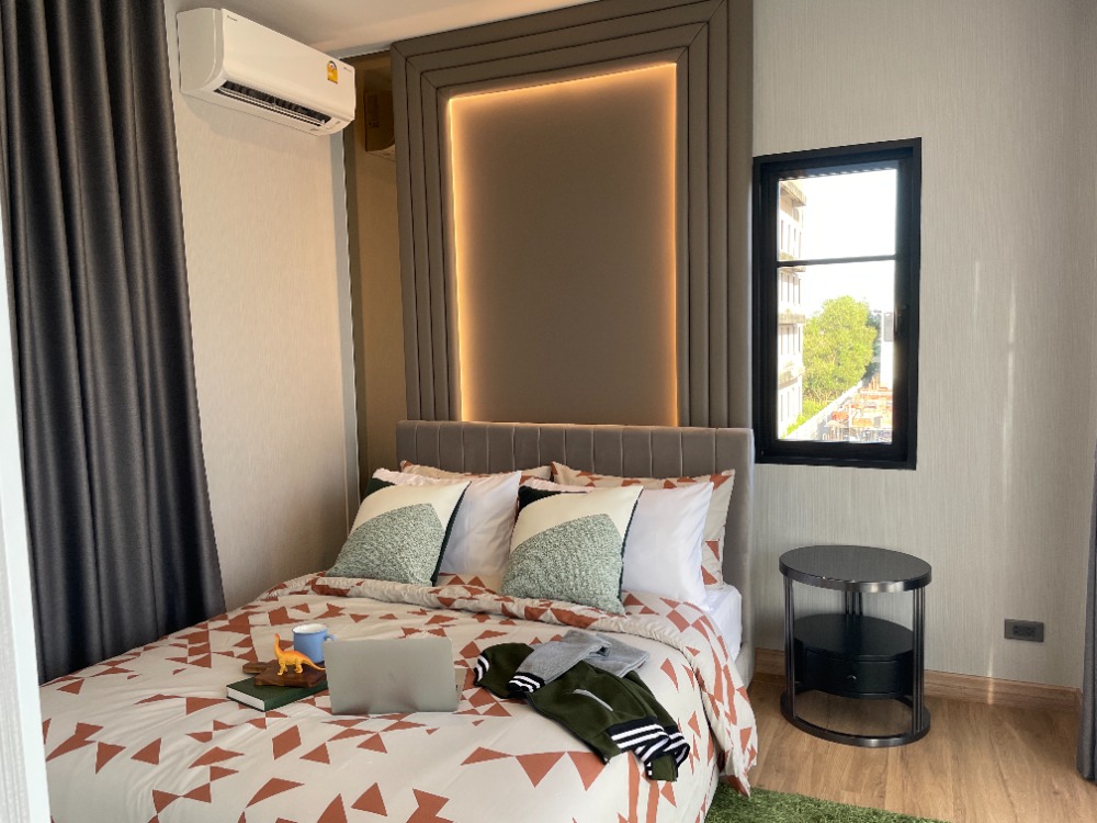 For SaleHousePathum Thani,Rangsit, Thammasat : Luxury 3-storey detached house for sale, Baan Nara Wongwaen-Ramintra, Modern European style, fully furnished. Near the entrance to the Chalong Rat Expressway (Chatuchot checkpoint), Fashion Island and The Promenade, Synphaet Hospital