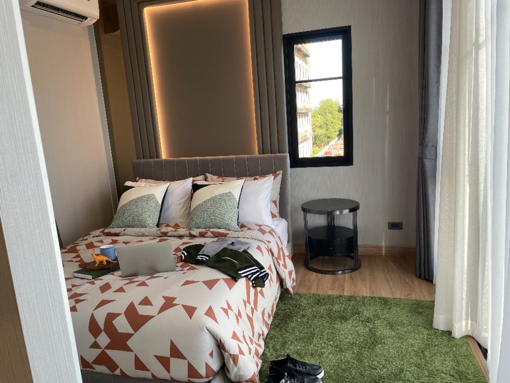 For SaleHousePathum Thani,Rangsit, Thammasat : Luxury 3-storey detached house for sale, Baan Nara Wongwaen-Ramintra, Modern European style, fully furnished. Near the entrance to the Chalong Rat Expressway (Chatuchot checkpoint), Fashion Island and The Promenade, Synphaet Hospital