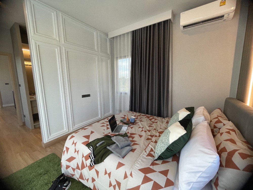 For SaleHousePathum Thani,Rangsit, Thammasat : Luxury 3-storey detached house for sale, Baan Nara Wongwaen-Ramintra, Modern European style, fully furnished. Near the entrance to the Chalong Rat Expressway (Chatuchot checkpoint), Fashion Island and The Promenade, Synphaet Hospital