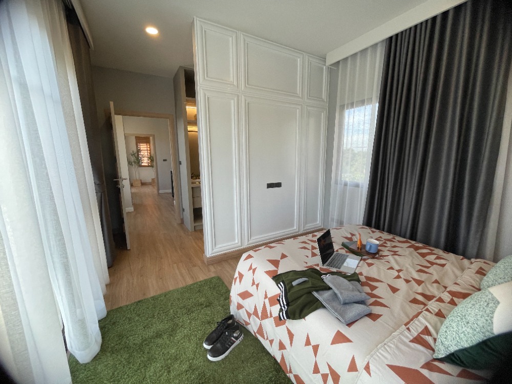 For SaleHousePathum Thani,Rangsit, Thammasat : Luxury 3-storey detached house for sale, Baan Nara Wongwaen-Ramintra, Modern European style, fully furnished. Near the entrance to the Chalong Rat Expressway (Chatuchot checkpoint), Fashion Island and The Promenade, Synphaet Hospital