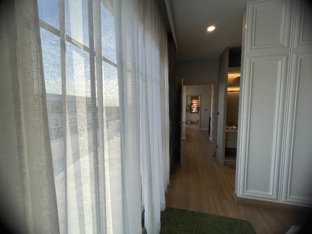 For SaleHousePathum Thani,Rangsit, Thammasat : Luxury 3-storey detached house for sale, Baan Nara Wongwaen-Ramintra, Modern European style, fully furnished. Near the entrance to the Chalong Rat Expressway (Chatuchot checkpoint), Fashion Island and The Promenade, Synphaet Hospital