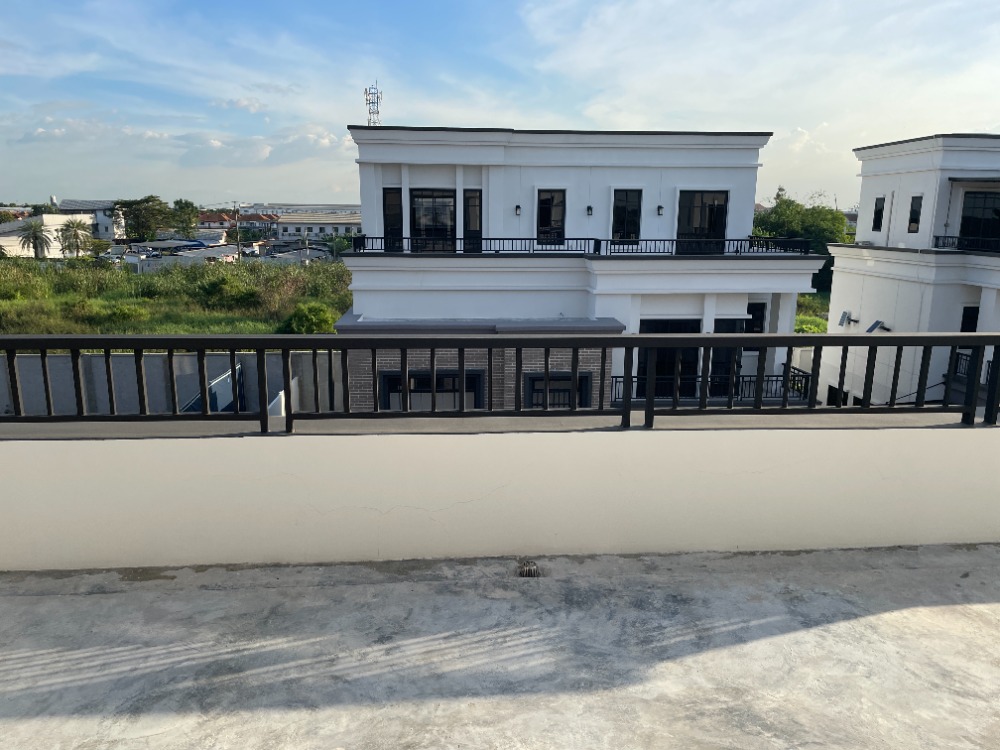 For SaleHousePathum Thani,Rangsit, Thammasat : Luxury 3-storey detached house for sale, Baan Nara Wongwaen-Ramintra, Modern European style, fully furnished. Near the entrance to the Chalong Rat Expressway (Chatuchot checkpoint), Fashion Island and The Promenade, Synphaet Hospital