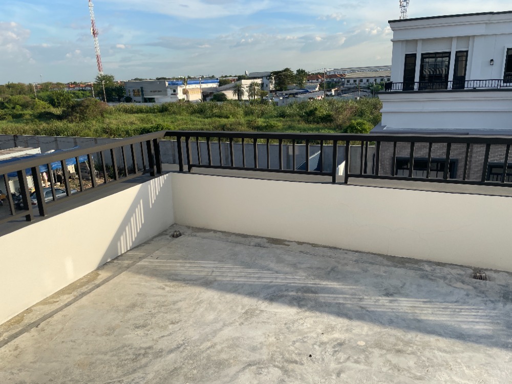 For SaleHousePathum Thani,Rangsit, Thammasat : Luxury 3-storey detached house for sale, Baan Nara Wongwaen-Ramintra, Modern European style, fully furnished. Near the entrance to the Chalong Rat Expressway (Chatuchot checkpoint), Fashion Island and The Promenade, Synphaet Hospital