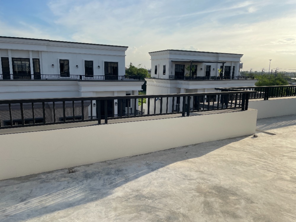 For SaleHousePathum Thani,Rangsit, Thammasat : Luxury 3-storey detached house for sale, Baan Nara Wongwaen-Ramintra, Modern European style, fully furnished. Near the entrance to the Chalong Rat Expressway (Chatuchot checkpoint), Fashion Island and The Promenade, Synphaet Hospital