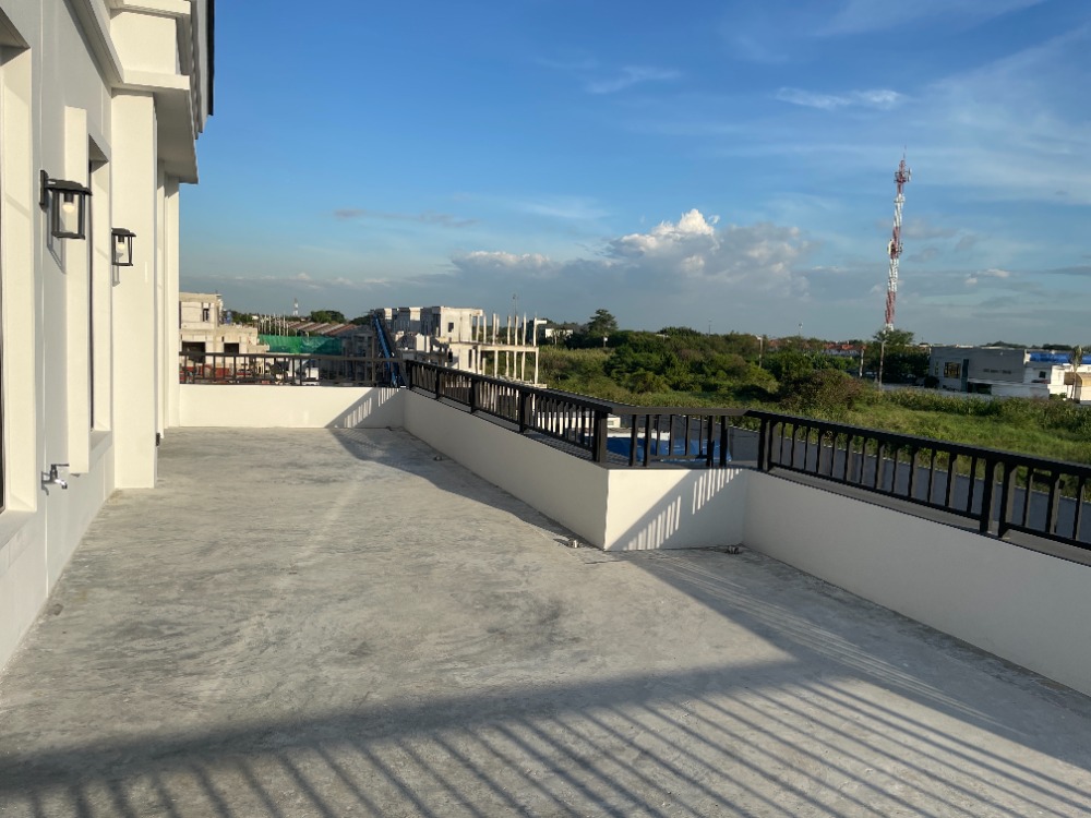 For SaleHousePathum Thani,Rangsit, Thammasat : Luxury 3-storey detached house for sale, Baan Nara Wongwaen-Ramintra, Modern European style, fully furnished. Near the entrance to the Chalong Rat Expressway (Chatuchot checkpoint), Fashion Island and The Promenade, Synphaet Hospital