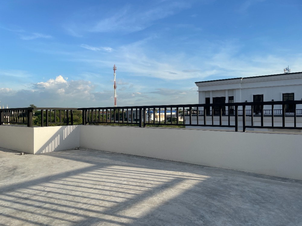 For SaleHousePathum Thani,Rangsit, Thammasat : Luxury 3-storey detached house for sale, Baan Nara Wongwaen-Ramintra, Modern European style, fully furnished. Near the entrance to the Chalong Rat Expressway (Chatuchot checkpoint), Fashion Island and The Promenade, Synphaet Hospital