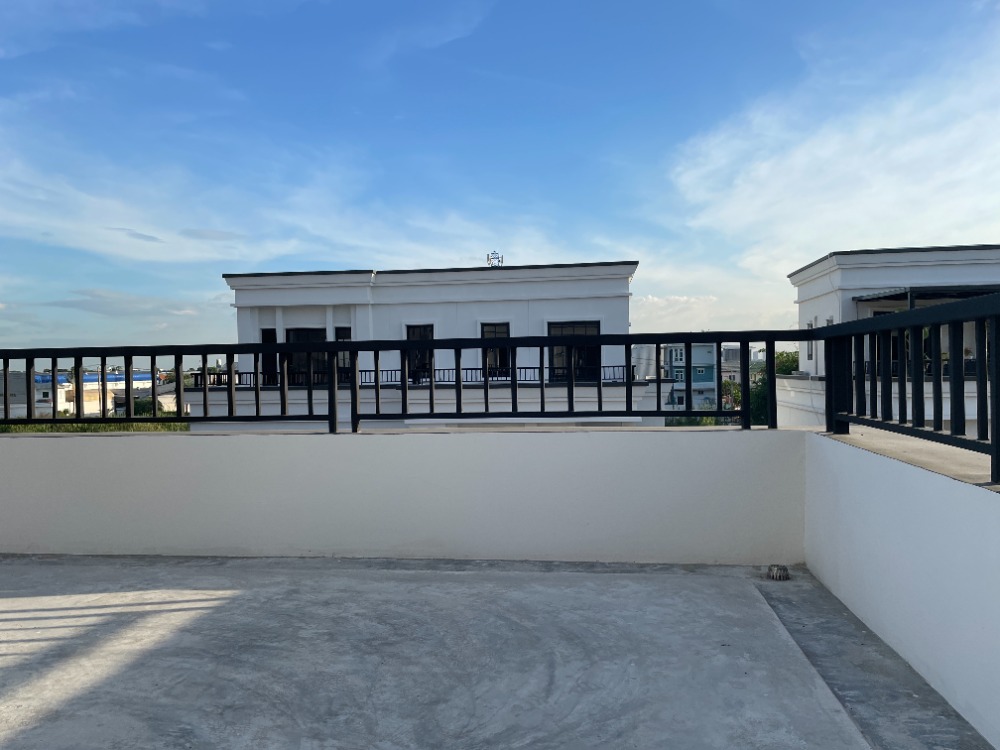 For SaleHousePathum Thani,Rangsit, Thammasat : Luxury 3-storey detached house for sale, Baan Nara Wongwaen-Ramintra, Modern European style, fully furnished. Near the entrance to the Chalong Rat Expressway (Chatuchot checkpoint), Fashion Island and The Promenade, Synphaet Hospital