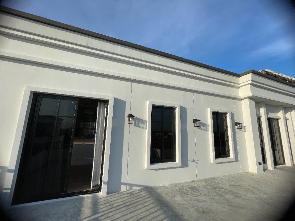 For SaleHousePathum Thani,Rangsit, Thammasat : Luxury 3-storey detached house for sale, Baan Nara Wongwaen-Ramintra, Modern European style, fully furnished. Near the entrance to the Chalong Rat Expressway (Chatuchot checkpoint), Fashion Island and The Promenade, Synphaet Hospital