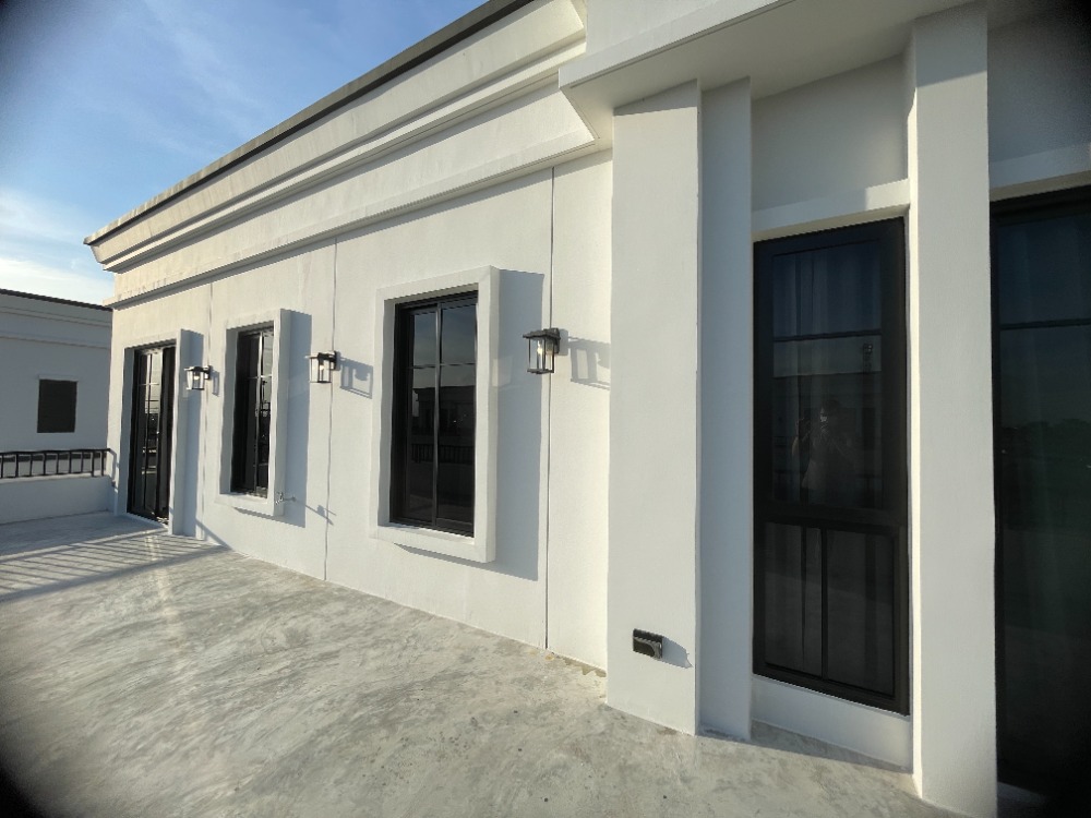 For SaleHousePathum Thani,Rangsit, Thammasat : Luxury 3-storey detached house for sale, Baan Nara Wongwaen-Ramintra, Modern European style, fully furnished. Near the entrance to the Chalong Rat Expressway (Chatuchot checkpoint), Fashion Island and The Promenade, Synphaet Hospital