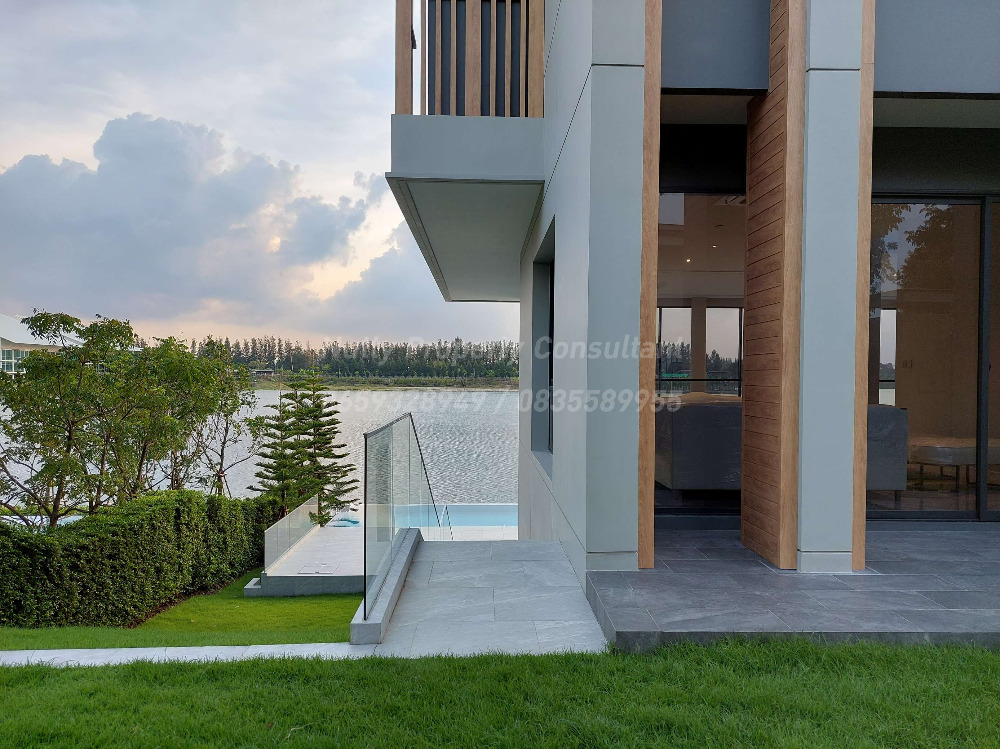 For SaleHouseLadkrabang, Suwannaphum Airport : LAKE LEGEND Bangna-Suvarnabhumi Luxurious lakeside with elevator and private pool