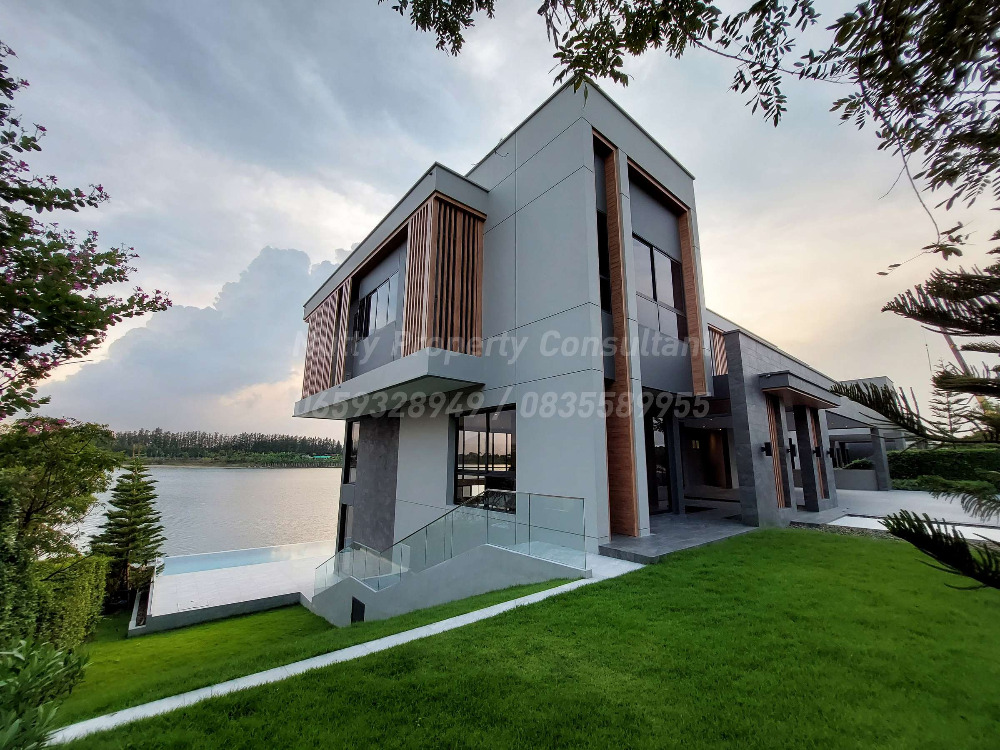 For SaleHouseLadkrabang, Suwannaphum Airport : LAKE LEGEND Bangna-Suvarnabhumi Luxurious lakeside with elevator and private pool