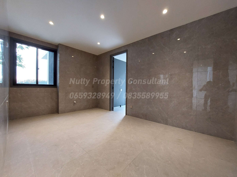 For SaleHouseLadkrabang, Suwannaphum Airport : LAKE LEGEND Bangna-Suvarnabhumi Luxurious lakeside with elevator and private pool