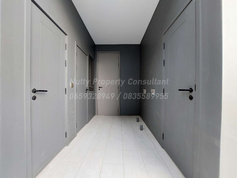 For SaleHouseLadkrabang, Suwannaphum Airport : LAKE LEGEND Bangna-Suvarnabhumi Luxurious lakeside with elevator and private pool