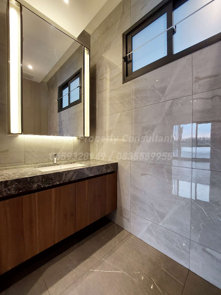 For SaleHouseLadkrabang, Suwannaphum Airport : LAKE LEGEND Bangna-Suvarnabhumi Luxurious lakeside with elevator and private pool