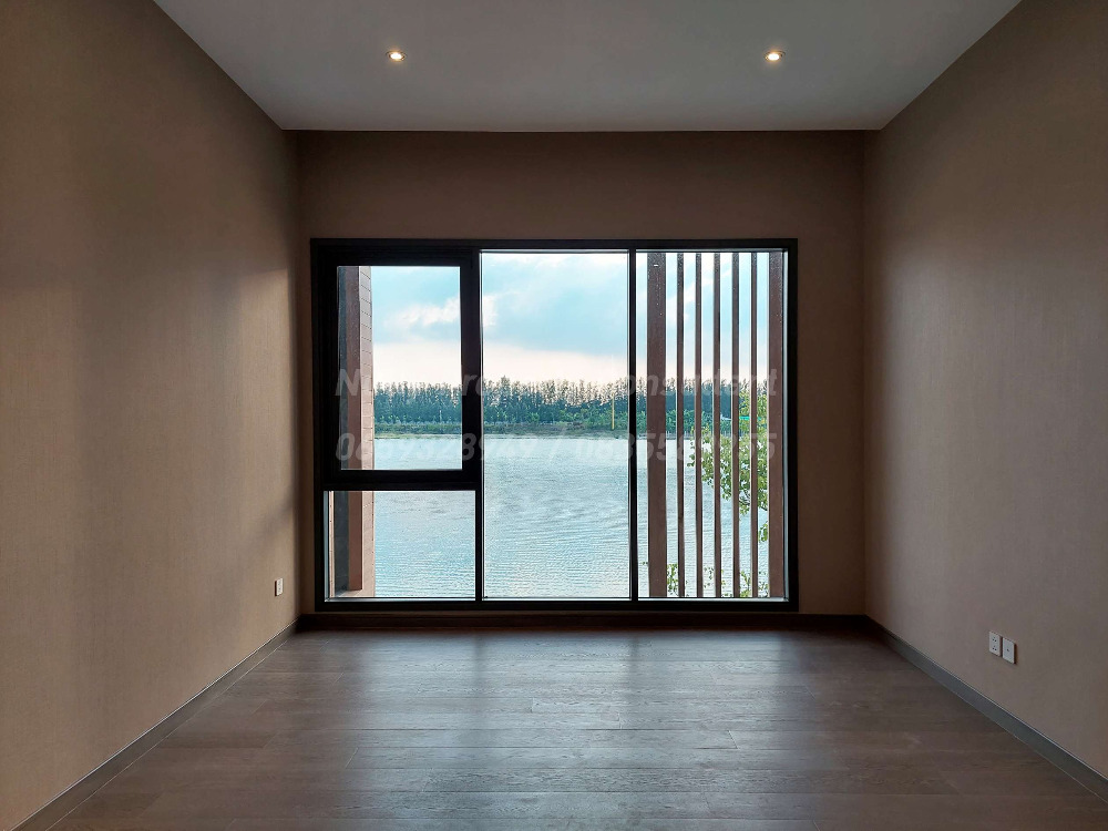 For SaleHouseLadkrabang, Suwannaphum Airport : LAKE LEGEND Bangna-Suvarnabhumi Luxurious lakeside with elevator and private pool