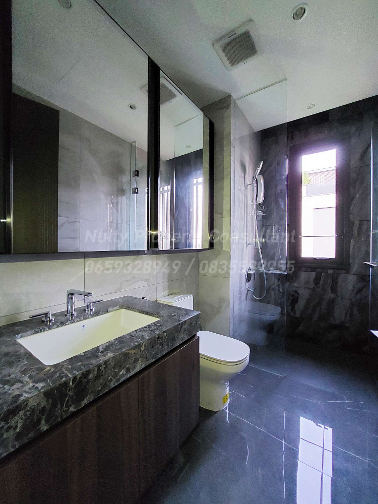 For SaleHouseLadkrabang, Suwannaphum Airport : LAKE LEGEND Bangna-Suvarnabhumi Luxurious lakeside with elevator and private pool