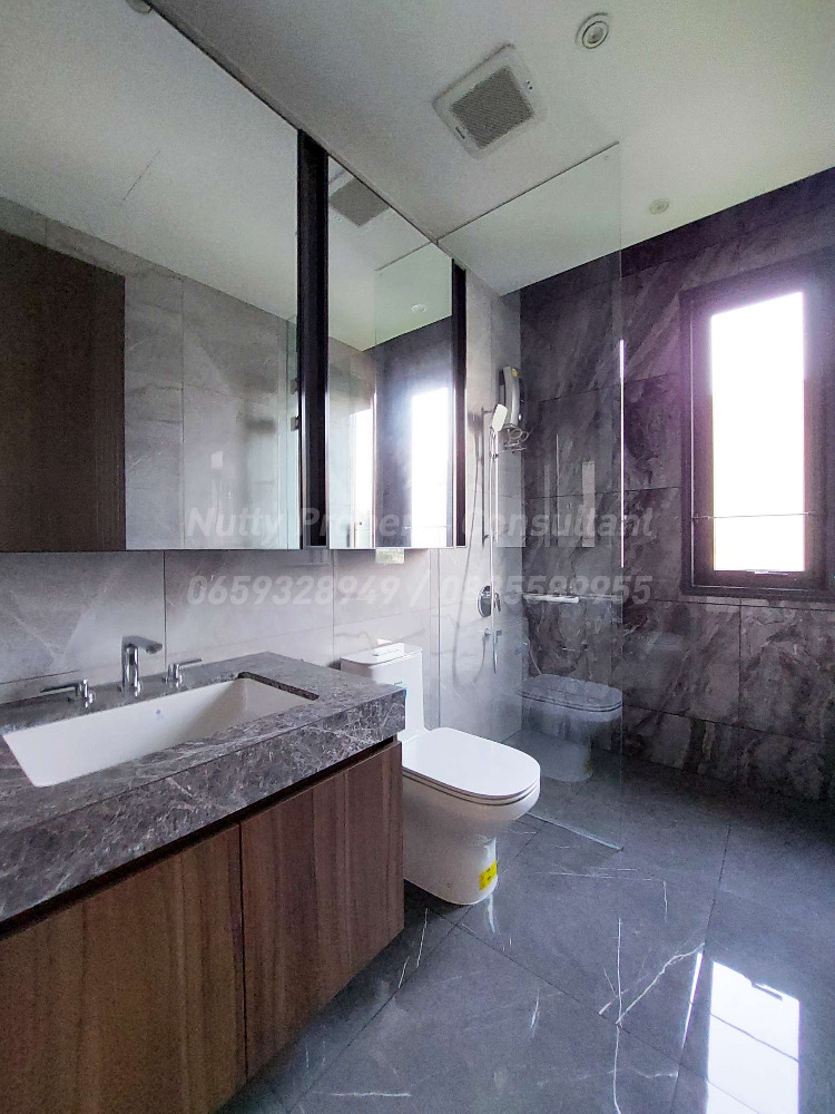 For SaleHouseLadkrabang, Suwannaphum Airport : LAKE LEGEND Bangna-Suvarnabhumi Luxurious lakeside with elevator and private pool